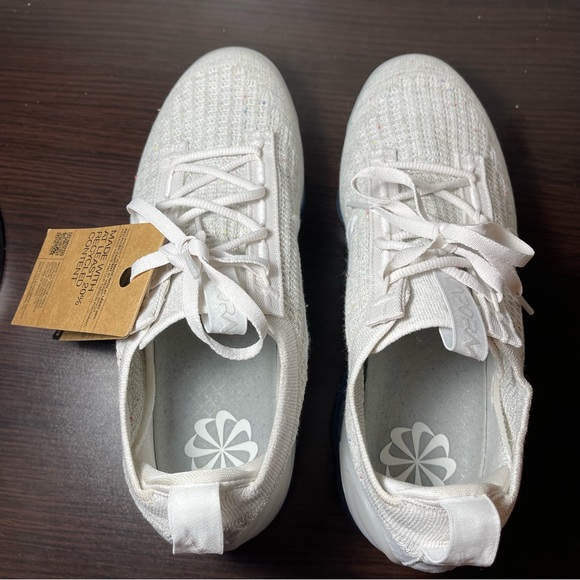 Nike Air VaporMax Flyknit - Picture 6 of 10